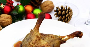 Canards sauvages au chou rouge et aux pommes