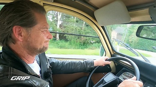 32K views · 400 reactions | Jeder kennt sie, jeder mag sie: die ENTE! 閭 Der Citroën 2CV6 Club ist ein echter Kleinwagen-Klassiker. Kein Wunder, dass das Herz unseres Gebrauchtwagen-Experten Det Müller höher schlägt! ❤️ Könnt ihr euch eine Spritztour in der Kult-Ente vorstellen? Mehr dazu seht ihr am Sonntag um 18:15 Uhr in einer neuen Folge bei RTLZWEI  #gripdasmotormagazin | GRIP - Das Motormagazin | Facebook