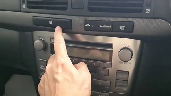 A DEPENDABLE *68K* TOYOTA AVENSIS ESTATE WITH ONLY 68,000 MILEA FROM NEW * FOR SALE *