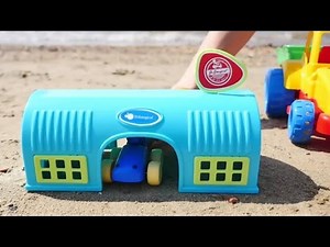 Kinderfilm - Wir spielen im Sand - Die neue Garage und die Tankstelle