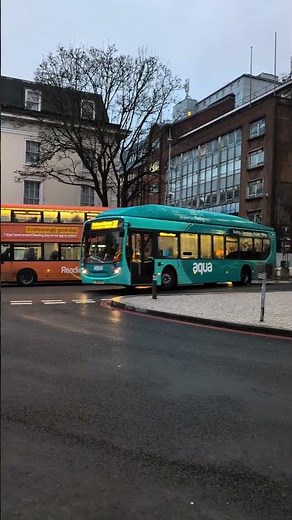 Reading Buses Enviro300SG 442 (YR14 CFO) on Route 28 to Henley-on-Thames