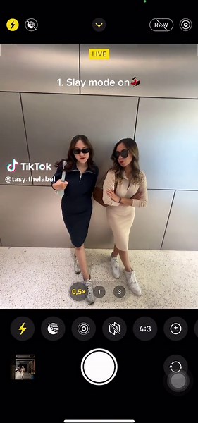 Pose Ideas with Bestie | Fun Photo Poses for Two Friends