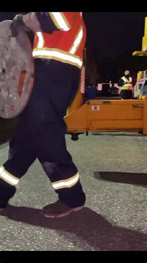 bocomal on Instagram: "🔥 High-Vis FR Coverall: Safety That Shines Day & Night When the job site gets dark or dangerous, your gear needs to keep up. Our 7.5oz 100% cotton FR coverall is built for welders, electricians, and oil & gas pros who demand maximum protection. ✨ Why it’s a game-changer: 👏Certified NFPA 2112 CAT2 / HRC2 with ATPV 10.1 cal/cm² flame resistance 👏ANSI 107-20 Type O Class 1 reflective tape for day/night visibility 👏Reinforced aramid stitching, breakaway zipper, and tool-re