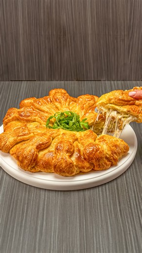 The famous puff pastry appetizer that drives the world crazy Ingredients puff pastry: 500 g (18 oz) cheese cream: 150 g (5.3 oz) eggs: 2 pc water: 500 ml (17 fl oz) ham: 150 g (5.3 oz) cheese: 150 g (5.3 oz) pickled cucumbers: 150 g (5.3 oz) cheddar: 150 g (5.3 oz) parsley: 15 g (0.5 oz) eggs: 1 pc Tabasco sauce: 5 g (0.2 oz) Additionally mayonnaise: 100 g (3.5 oz) ketchup: 70 g (2.5 oz) soy sauce: 20 ml (0.7 fl oz) mustard: 20 g (0.7 oz) sweet paprika: 2 g (0.1 oz) garlic powder: 2 g (0.1 oz) b