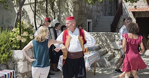 The Travel Corporation makes touring easier for solo travellers – Karryon