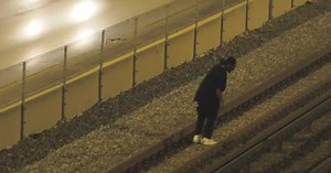 Train evacuated after man gets on CTA Red Line tracks to search for cell phone