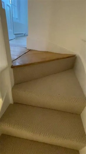 Clarendon Carpets Chigwell Ripple Bark installation #carpetfitting #londonflooring