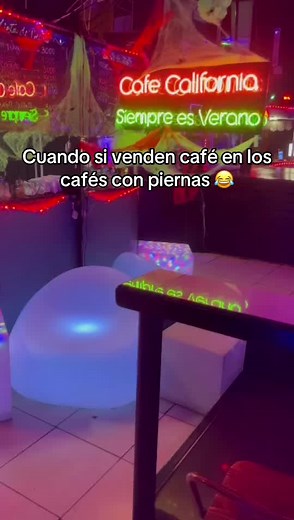 Parece que si venden café en los cafés con piernas 😂😎