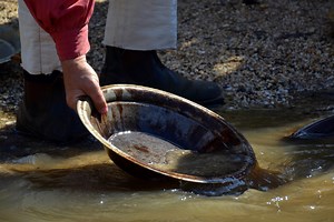 Gold Panning & Ghost Towns | Wind River Country