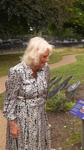 36K views · 1.1K reactions | Queen Camilla playfully joined a group of schoolchildren inside a classic red telephone box for a photo during her visit to the Dulwich Picture Gallery on Thursday | The Royal Family Channel | Facebook