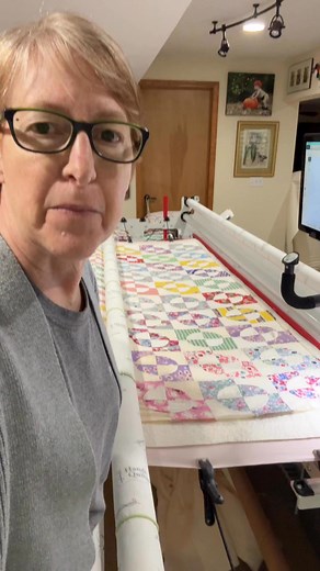 48K views · 1K reactions | What’s the next top on the longarm??!! Here she is…….. UPDATE—pattern is Snowball. | Kelly Cline Quilting | Facebook