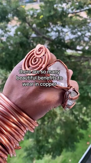 Healing with Copper Copper provides a harmonic connection between the physical and astral bodies and aligns the subtle bodies. It has been used successfully to amplify and to transmit thought. It is said to be a