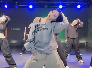 流行爵士舞蹈基本功专攻课_2024年12月5日 脚尖以及肩膀roll的练习\u002F协调