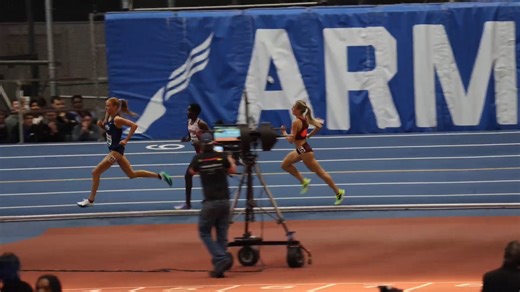 杨百翰大学大一生简·赫登格伦室内3000米8:34.98拉爆现役亚洲第一人田中希实