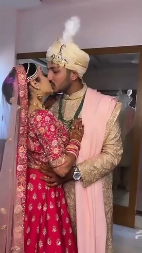 Indian Wedding Kiss.!💏|Groom kisses Bride in front of Everyone 💖|#19 #indianwedding #kiss #bride