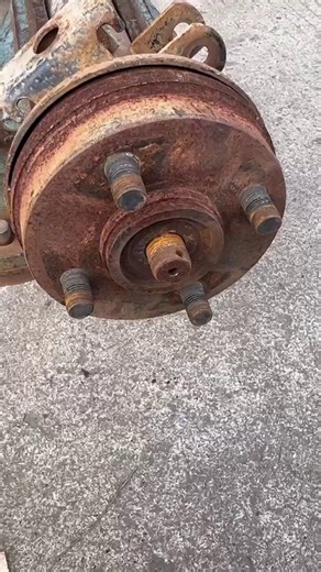 Brake drum removal tool