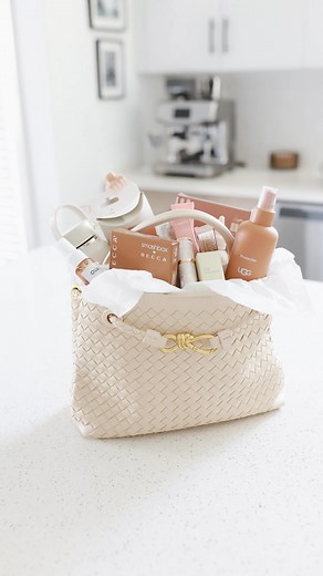 📦COMMENT LINK📦 & I’ll send you the link to this finds & access to the VIP List!!🎅🏼✨ (Everything is always on @amazon / @shopmy / @shop.ltk) #amazonfinds #emilyleah #giftideas #giftbasket #amazongift #christmasgiftsideas #packwithme #amazonholiday | Emily Leah