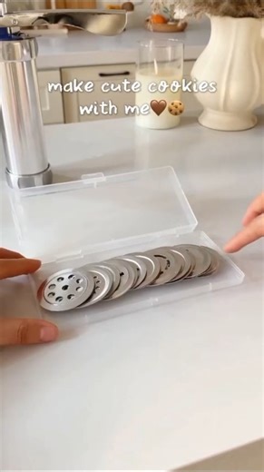 Create perfect cookies easty with multiple molds and no mess.