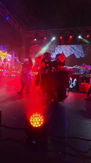 CONTAINS FLASHING LIGHTS This absolutely made my day! 😃 One of my most favourite songs 🎵 ❤️ Albufeira Halloween event (I Absolutely recommend coming to this next year if you can make it) The team were fantastic 👏 👌 Visit Albufeira albufeira.pt Visit Albufeira #albufeira #halloweenparty #events #portugal #2025viralvideo #trendingnow #viralpost2025シ #Myers #backstreetboys #backstreetsback #90sMusic #partytime | Myers Family Vlogs