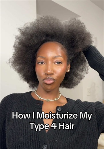 If there's one question I'm always asked, it's how I moisturize my hair after wash day. I love using a moisturizing cream or custard, and it's made such a difference in my routine. Dry hair? I don't know her. #lengthretention #hairmoisturizer #hairgrowthjourney #type4hair #hairgrowthtips