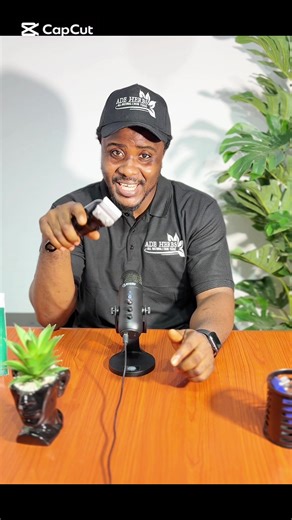 Many cases of recurring boils, scalp infections, and skin irritation are linked to bacteria like Staphylococcus aureus transmitted through unsterilized barbing tools. Clippers, razors, and brushes must always be disinfected to prevent the spread of infection. Your health should never be compromised for a haircut.