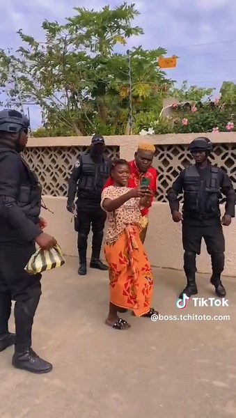 Boss Tchitoto: Segurança e Comédia em 2025