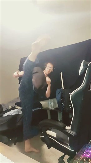 got a bit bored lol add some dumb jumps but forms wise not bad