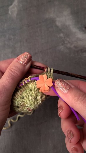 82K views · 1.2K reactions | How did I ever knit without stitch savers and Midori Paper clips to secure them? Today's Lolember treat needed a sparkly funky mini-tutorial so you know how to use your new knitting notion! #knit #knitting #knittingtool #nelkindesigns #Lolember #knitstagram #knithacks | Laura Nelkin Designs | Facebook