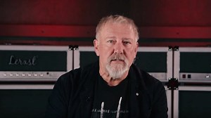 Watch RUSH's ALEX LIFESON Demonstrate Mojo Tone Lerxst Omega Signature Amplifier