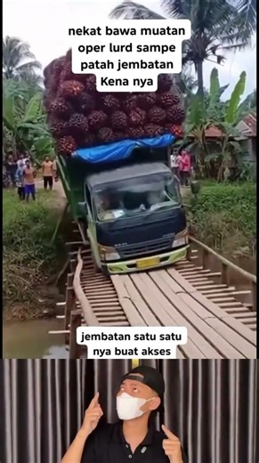 Akibat muatan yang terlalu banyak jembatan kayu jadi patah😱