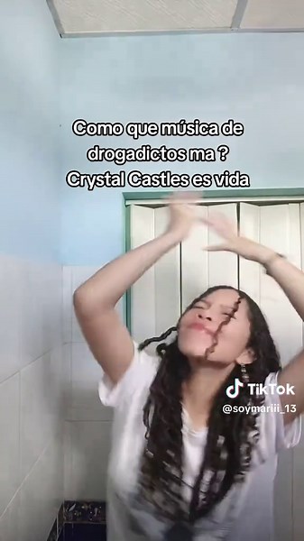 La vibra de Crystal Castles: Música y Estilo