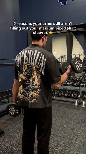Alex - NASM Certified Personal Trainer on Instagram: "5 REASONS YOUR ARMS STILL AREN’T FILLING OUT YOUR MEDIUM-SIZED SHIRT SLEEVES 🤝⬇️ 1. you treat arm day like a warmup and rush through it you give chest and back everything… then toss your arms whatever energy is left. 2. your triceps get ignored even though they’re most of your arm if you’re only curling, you’re training 30% and hoping the other 70% magically grows. 3. you never increase weight or reps same curls, same weight, same pump… that