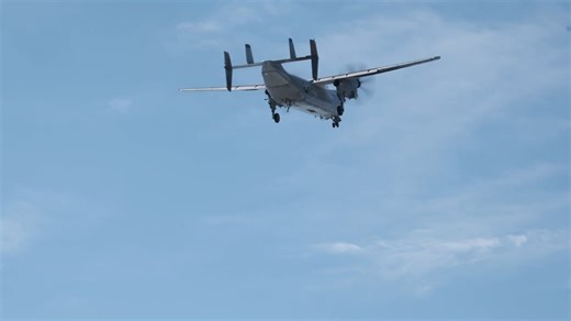 USS Nimitz Welcomes Panamanian Distinguished Visitors