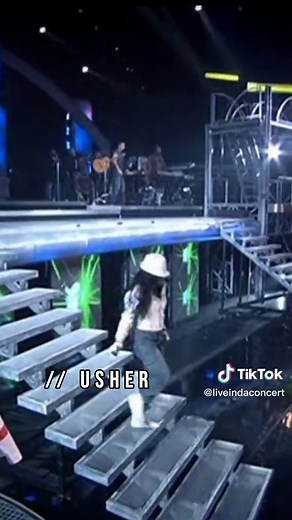 Usher Performs 'Yeah' Live at Concert with DJ Johan Rios
