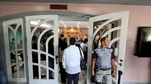 Promulgation ng mga kasong graft na isinampa laban kina dating Senador Juan Ponce Enrile at Atty. Gigi Reyes, nakatakda ngayong araw, Oct. 24, sa Sandiganbayan. 📽️: Jinggoy Austria & Vladimir Martin / News5 | One PH