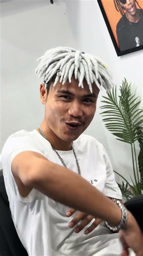 21-AK is weaving dreadlocks to cover some the thin hair 🇹🇭