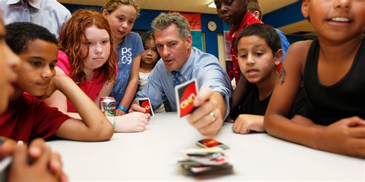 UNO Confirms You Can't Stack  4 or  2 Cards