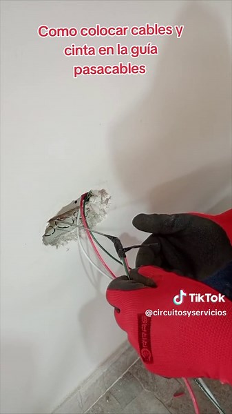 Cómo sujetar cables y encintarlos en la guía pasacables