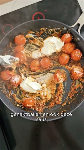 PASTA MET KIP, MASCARPONE EN TOMAAT