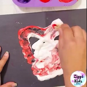 Puffy Heart Sensory Art using Shaving Cream for Valentines day💓❤️💓 Check out more fun Valentines day activities here https://www.zippikids.com/blog/Easy-Valentine-Day-Crafts-and-Activities-for-Preschool | Zippi Kids Corner