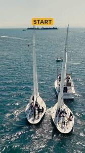 🧐 Can two boats fit in there? 🇺🇸 Poole tries to squeeze 🇦🇺 Tapper out at the start. #wmrt25 #wherechampionsaremade #usa #california #sailing #matchracing #sailorsforthesea #lbyc #concup60 #lbycconcup | World Match Racing Tour