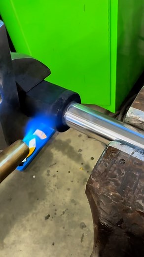 A little tech Tuesday rebuilding some shocks and replacing a shaft that’s damaged. #offroad #adventure #howto #prerunner #repair | Chhamp