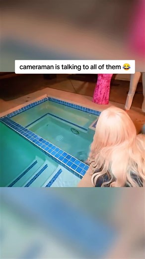 cameraman is talking to all of them 😂 #sarahc #brialexia #latinahouse #twich #baddies @Sarah C