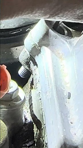 Broken valve cover bolt extraction using a carbide burr bit. #automobile #brokenbolt #mechanic