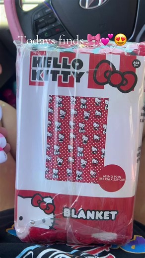 Today finds 🎀💕🥰 from @dd’s Discounts new blanket added to my collection 🥹 #dds #ddsdiscounts #todaysfinds #hellokitty #hellokittylover