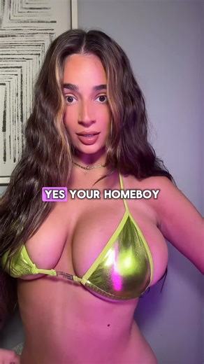 Livy Alex 🐈‍⬛ on Instagram: "Freak 😭 #fyp #explorepage #viral #viralreels #funny #clips #streamer #streamclip #viralclip #viralvideos #funnyvideos #funnyclips #funnyreels #streamer"