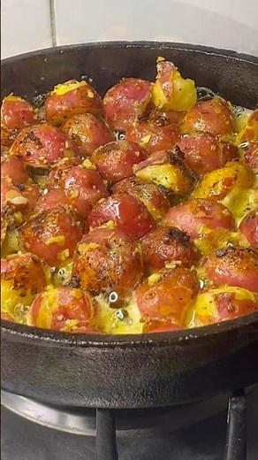 How to make Pan Roasted Lemon Pepper Potatoes #roastedpotatoes #castironcooking #lemonpepper