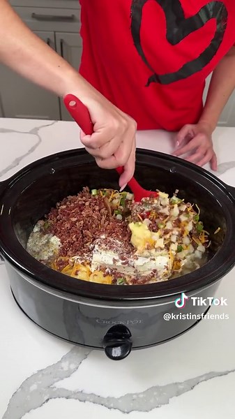 Easy potato soup hack! #fyp #fypシ #chef #thanksgiving #christmas #yum #soup #crockpot #easyrecipe #hacks #amazing #wow #cooking #food