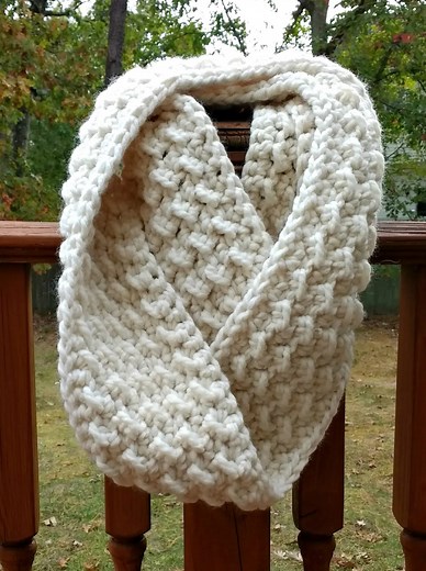 Fluffy Clouds Infinity Scarf - A beginner crochet scarf pattern.