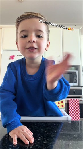 Eden is so proud to be 3 🥹🫶🏼 If you’d love to teach your child another language but don’t know where to start, Little Voices is here to help 🤍 It’s filled with all the tips, tools and strategies that have helped us navigate our multilingual journey in a simple and realistic way. You can find it in my bio ❤️ #bilingual #bilingualkids #montessori #kidsactivities #activitiesforkids
